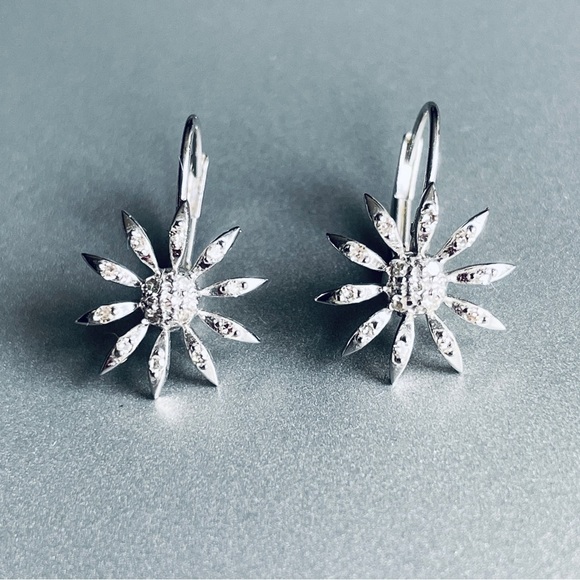 14k White Gold Genuine Diamond Starburst Flower Leverback Earrings Mexico